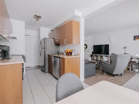 Beau 4 1/2 situé à Lévis - Disponible dès JUILLET - Stationnement inclus