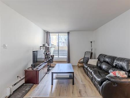 4 1/2 tout inclus à Charny/Lévis - Stationnement - JUILLET