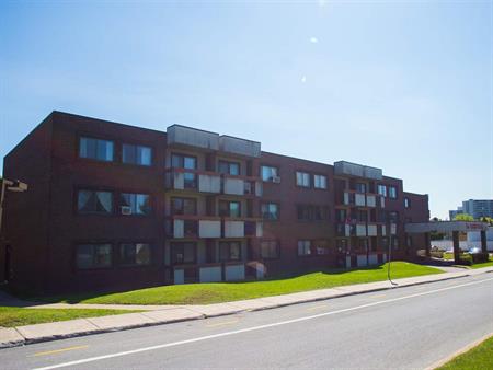 2 CH - 1 SDB - Laval - $1,400 /mo