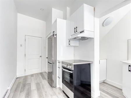 2002 St Andre | 2002 Rue Saint-André, Ville-Marie