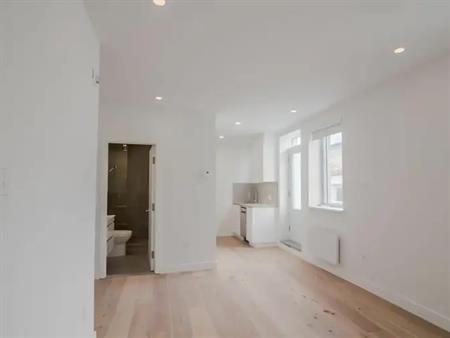 4870 Queen Mary Road | 4880 Queen Mary Road, Montreal