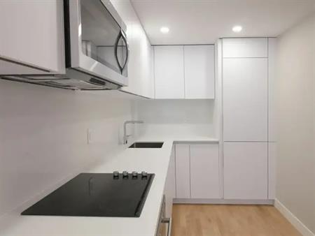 4570-4590 Queen Mary | 4590 Chemin Queen Mary, Montreal