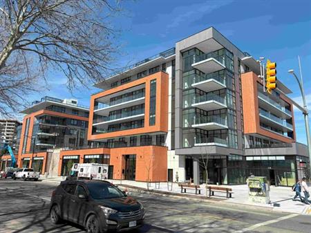 Luxury Condo at Boyce-Gyro Beach in South Pandosy 1BR 1.5 BA Furnished | 3389 Lakeshore Road, Kelowna