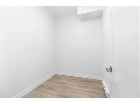 4xx 14438 72 AVENUE | 4xx 14438 72 AVENUE, Surrey