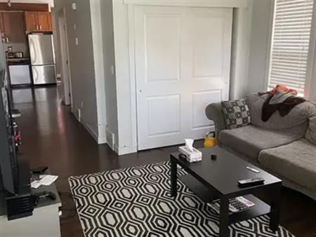 Spacious(1400 sqft) 3‑Bedroom + Den Townhome‑Style Condo—Steps from Whyte Avenue | Edmonton