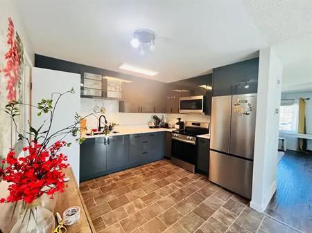 Elegant 4-Bedroom Meyokumin Home | Fully Renovated | Near LRT & Town Ctr | Edmonton