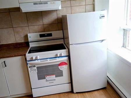 Immeuble - 103-105 King Est Studio à Louer – 1 ½ Lumineux – Centre-ville De Sherbrooke