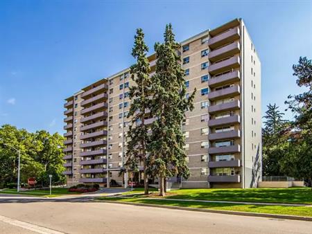 Cresswell Court Apartments | 3050 Glencrest Road, Burlington