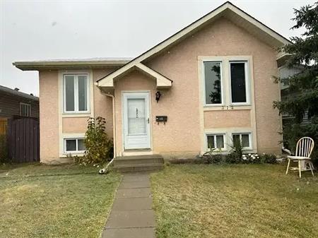 Bi-LEVEL, 5 BEDROOMS, 2 full baths, basement fully developed witha wal | 372 Falmere Road ., Calgary