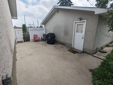 Cozy Newly Renovated 3 Bdr Main Floor with Garage | Edmonton