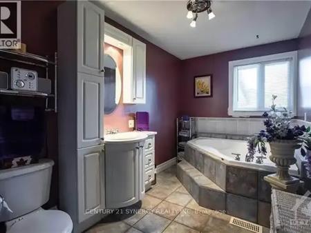 A - 828 NOTRE DAME STREET | A - 828 NOTRE DAME STREET, Russell