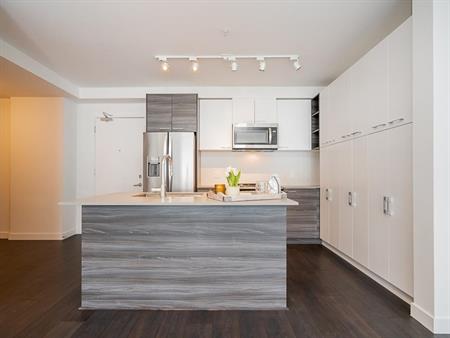 D129 - Amazing& Spacious 1 Bed + Den in Dwell HQ | 13963 105 Boulevard, Surrey