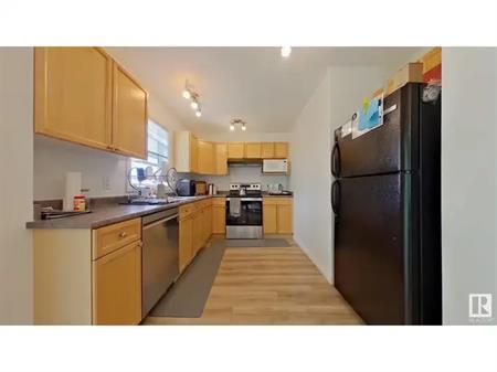#32 12050 17 AV SW SW | #32 12050 17 AV SW SW, Edmonton