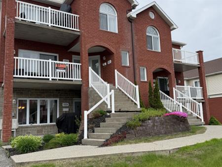 Condo 4 1/2 Dans Un Cul-de-sac