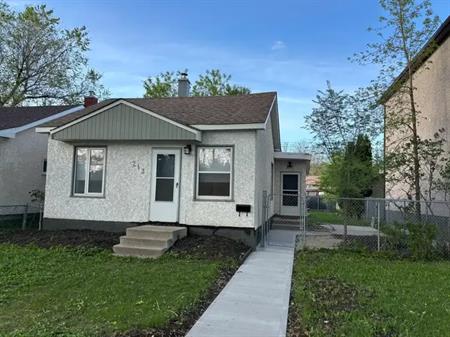 2 bed, 1 bath bungalow in East Kildonan | 213 Oakview Avenue, Winnipeg