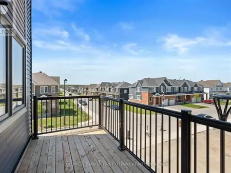 320 LILLIAN FREIMAN PRIVATE | 320 LILLIAN FREIMAN PRIVATE, Ottawa