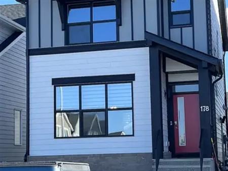 Live in a Beautiful 3 Bedroom Detached House in Mahogany! | Calgary