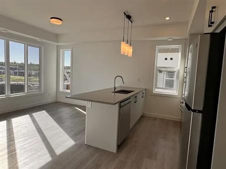Cozy 2-bedroom 2-bathroom townhouse in Springbank Hill / Aspen | Calgary