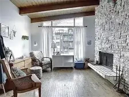 1,500 sq ft 2 bed duplex in Bridgeland with balcony & yard. Utilities included! | B - 514 4 Avenue Northeast, Calgary