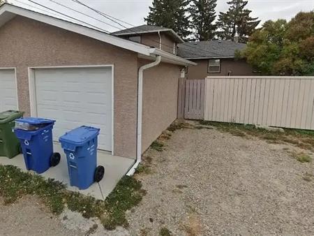 Unheated non insulated double car garage for rent | 2405 25 Avenue Northwest, Calgary
