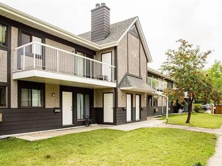 Polo Club Apartments | 812 Allegheny Drive, Winnipeg
