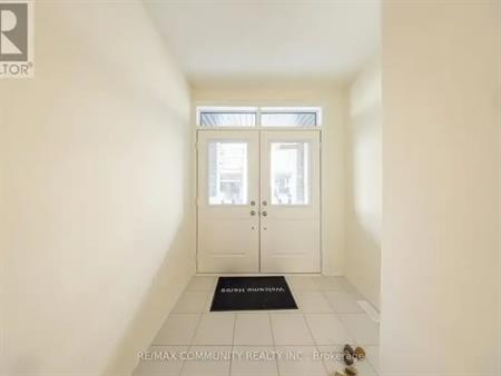 5 GINNO LANE | 5 GINNO LANE, Ajax