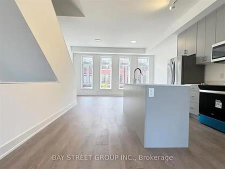 28 CHESTNUT COURT | 28 CHESTNUT COURT, Aurora