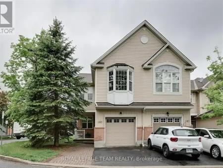 180 KINROSS PRIVATE | 180 KINROSS PRIVATE, Ottawa