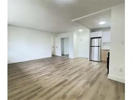 70 Paisley | 70 Paisley Boulevard West, Mississauga