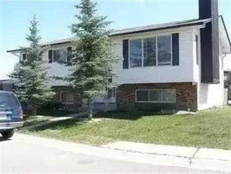 UPDATE 2025JUN01- 5 Bedroom House in Cedarbrae-Ideal for Family or Roommates | Calgary
