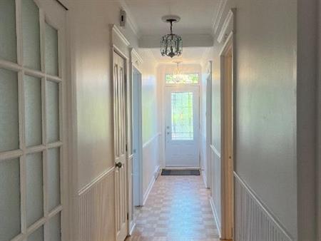 LIRE JUSQU'À LA FIN SVP! Magnifique 5 1/2 dans Rosemont disponible pour le 1er juillet H1Y 1P8 2000 $ / mois Situé à quelques