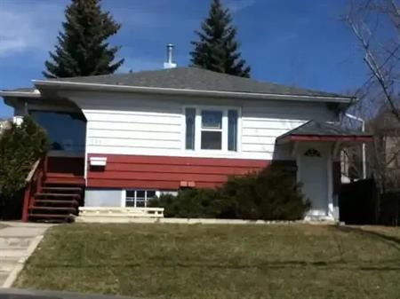 Fantastic location 2+2 bedroom with garage - in Bridgelan | 526 4AVE NE, Calgary