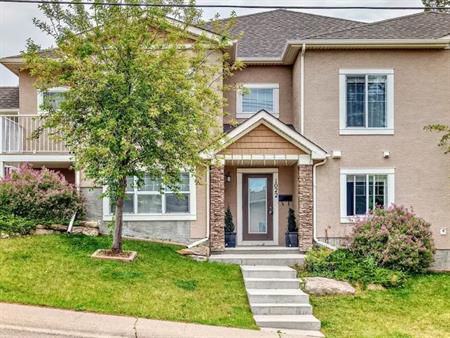 Stunning 3 Bedroom Townhome Minutes to Downtown! | 1022 26 Street Southeast, Calgary
