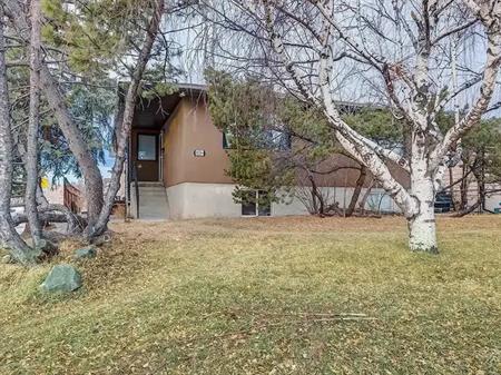 Fuly Legal - 2BR Lower Unit in Glenbrook | 3339 37 Street Southwest, Calgary