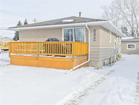 FANTASTIC LOCATION and GREAT RATE! | 1702 45 Street, Calgary