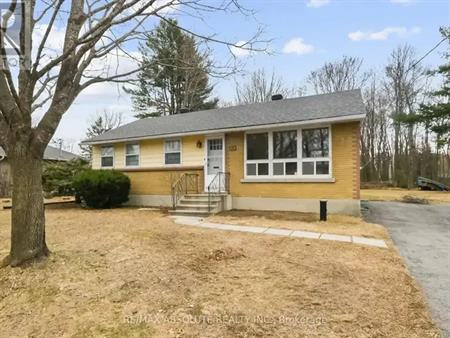 22 JAY AVENUE | 22 JAY AVENUE, Ottawa