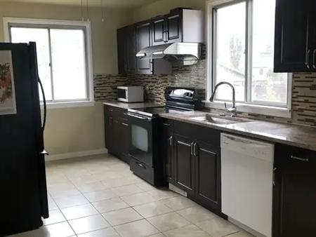 Wonderful 3 bedroom house with large yard and double garage in university area | 11110 71 Avenue Northwest, Edmonton