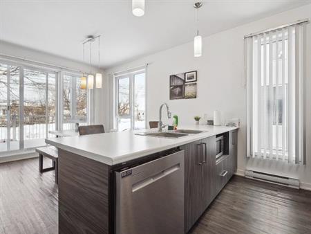 Joliette-Logement 4 1/2 très lumineux et plafond élevé