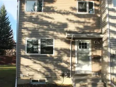 Pet Friendly Canyon Meadows Townhouse | 1 - 1111 Canterbury Drive Southwest, Calgary