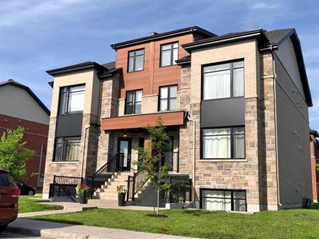 CONDO TRIPLEX 4,5 Dans Un Secteur Recherché de Laval ! (avec stationnement)