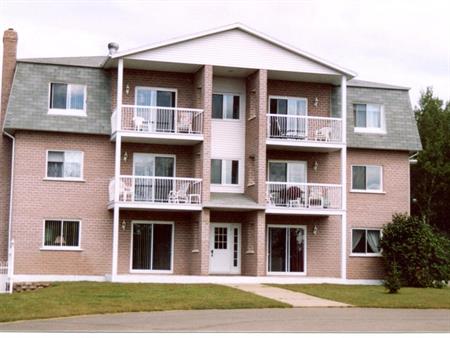 ST-BONIFACE, BEAU,TRANQUILLE, 4 1/2 (CUL-DE-SAC) REZ-DE-CHAUSSÉ 950,00 $ NON CH. NON ÉCL.