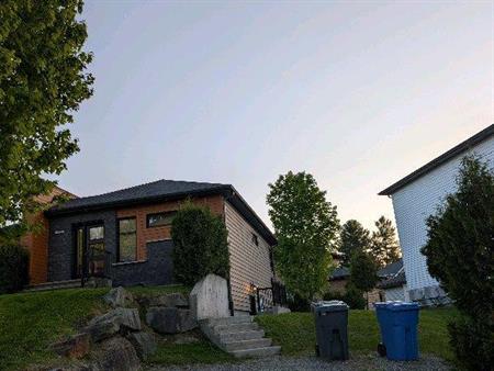 logement à louer (demi sous-sol)