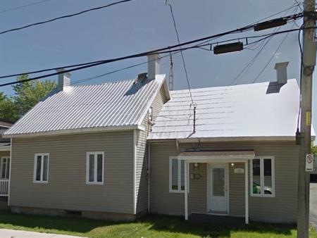 Maison a louer, 6 1/2, Ste-Madeleine, Garage, Grand terrain, Appartement, Logement