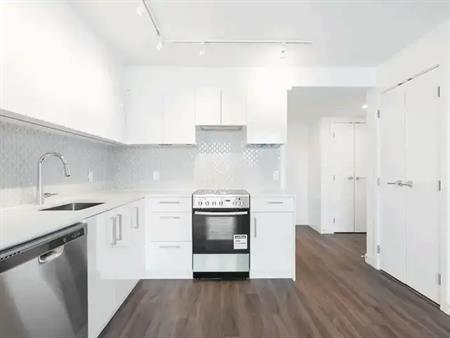 M28 Charlie | 212 East 28th Ave, Vancouver