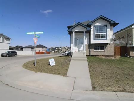 3 Saddlefield Road NE | 3 Saddlefield Road Northeast, Calgary