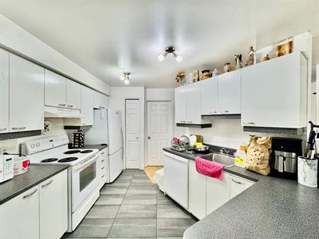 Magnifique 5 ½ (3 chambres) à louer dans le beau quartier Ahuntsic