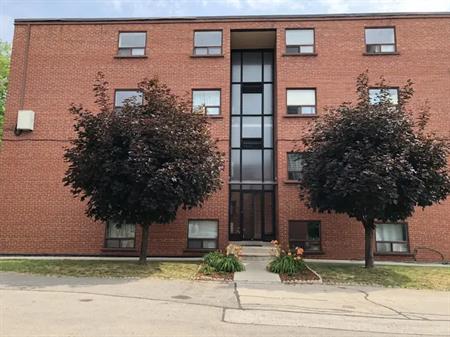 Clean 2 bedroom apartment in downtown Burlington | 437 Martha Street, Burlington