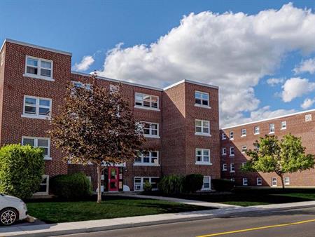 Park Manor | 120 St Paul Avenue, Brantford