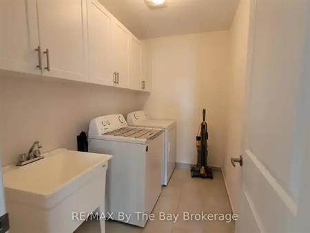 218 ROY DRIVE | 218 ROY DRIVE, Clearview