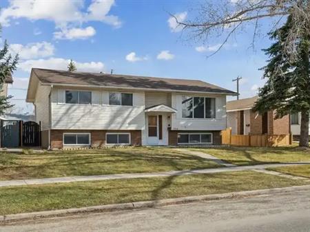 4748 Rundlehorn Drive NE | 4748 Rundlehorn Drive Northeast, Calgary